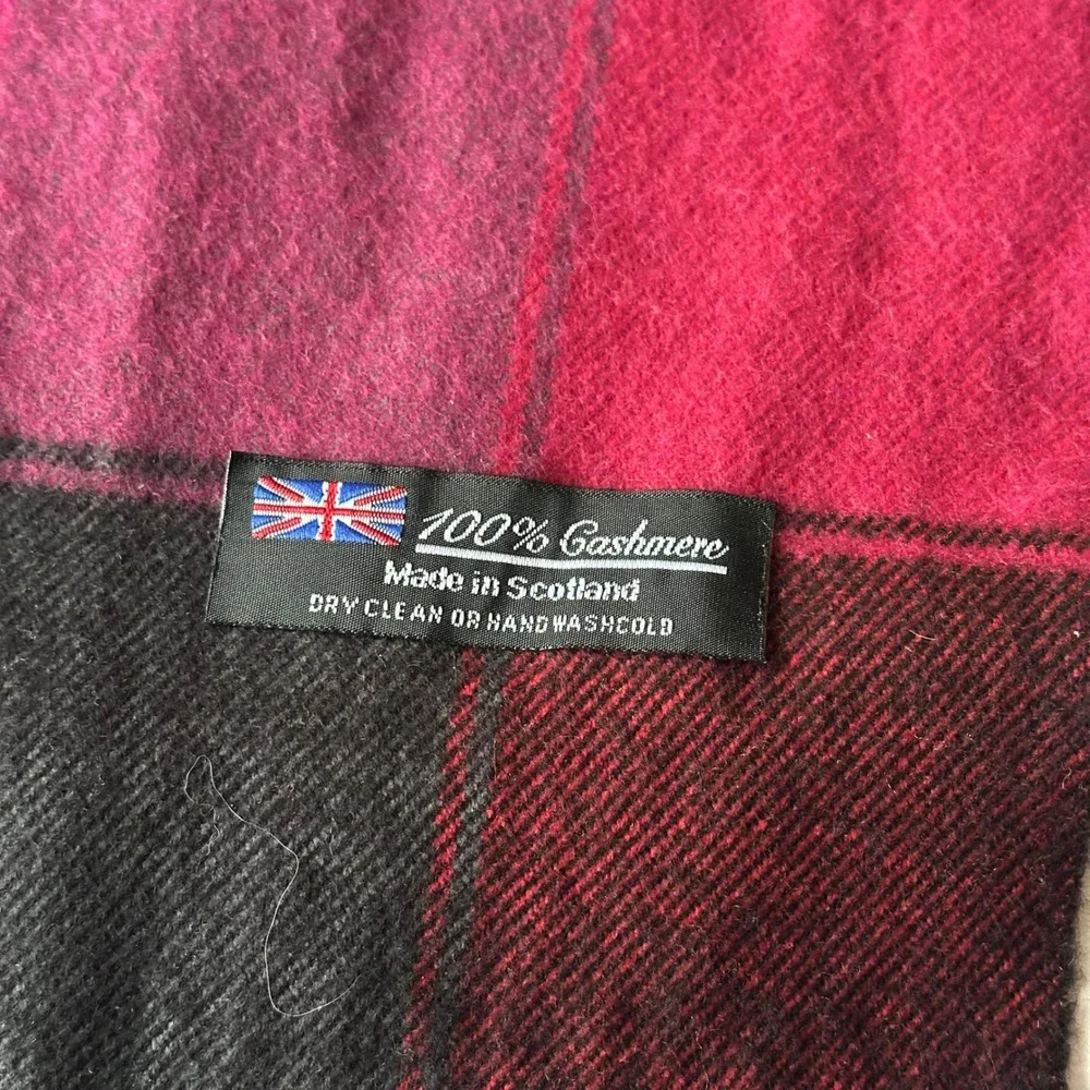 100% Cashmere Scarf Made in Scotland Red Plaid Fringed Winter Neck Wrap